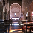 Inneres der romanischen Kirche von Froidefontaine